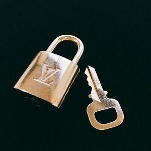 eliraz&sivan  brands מותגי אופנה נשים  LOUIS VUITTON PadLock Lock&Key for Bags Brass Gold Number random(Authentic)